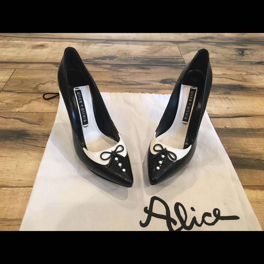 Alice + Olivia Daniel tuxedo pumps